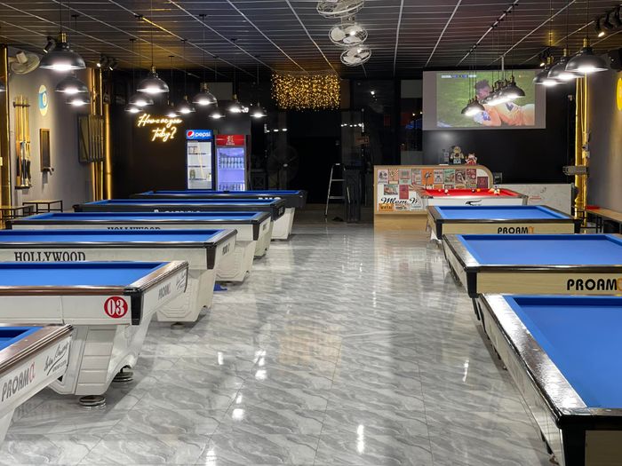 Không gian sang trọng tại Dũng Billiards Club & Café