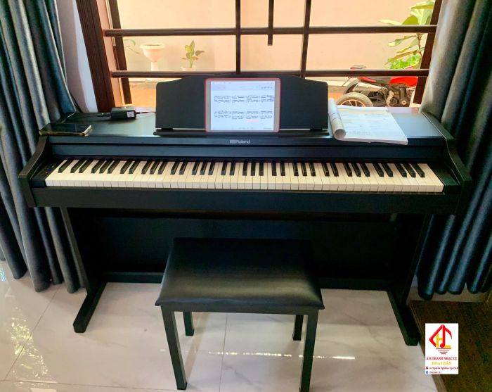 Hình ảnh showroom Âm Thanh - Nhạc Cụ Hoa Luận