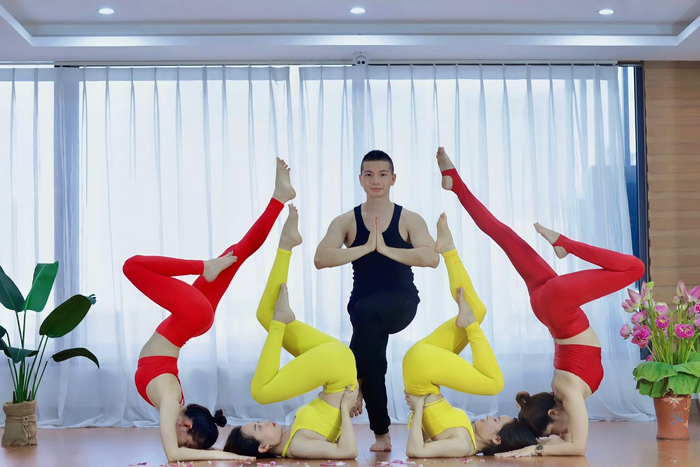 Hình ảnh lớp học yoga tại Hymalaya Yoga