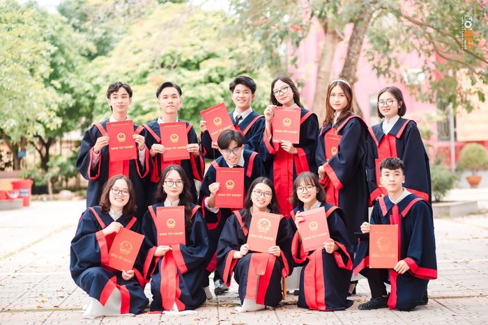 Hình ảnh thứ hai về Trường THPT Uông Bí - Không gian học tập lý tưởng với cơ sở vật chất hiện đại, môi trường giáo dục toàn diện