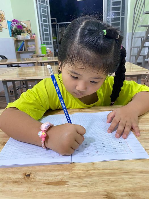 Hình ảnh minh họa số 1 về lớp học Luyện Chữ Đẹp Bonka - nơi những nét chữ trở thành tác phẩm nghệ thuật