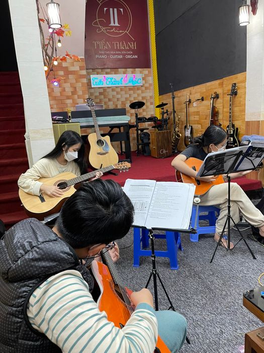 Góc trưng bày nhạc cụ đa dạng tại trung tâm
