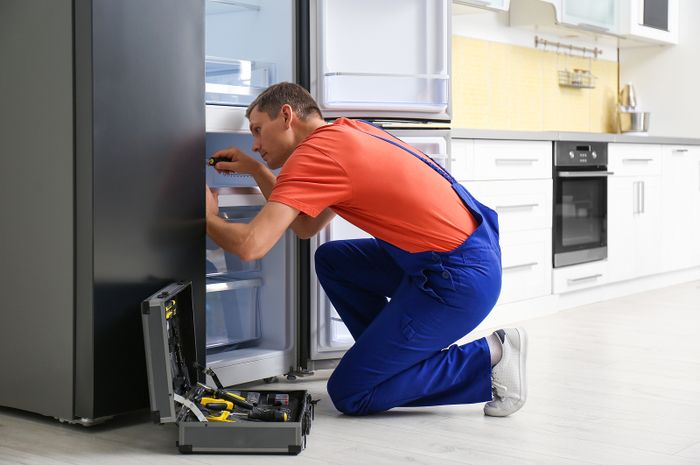 Bộ sưu tập hình ảnh thực tế quy trình sửa tủ lạnh tại Trung tâm điện lạnh Anh Tiến