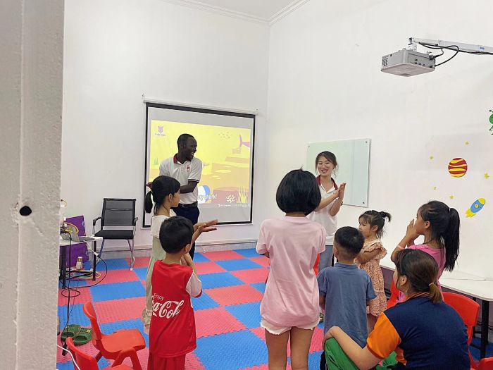 Hình ảnh lớp học sinh động tại Trung tâm E-Ruby Academy