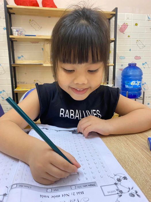 Hình ảnh hoạt động tại lớp Rèn Chữ Cô Duy