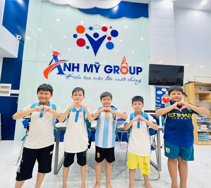 Hoạt động tương tác sáng tạo giữa giáo viên và học viên AMG