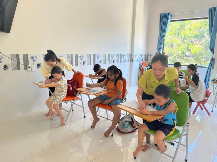 Giờ học thực hành tại Nét Bút Xinh - Ảnh 2