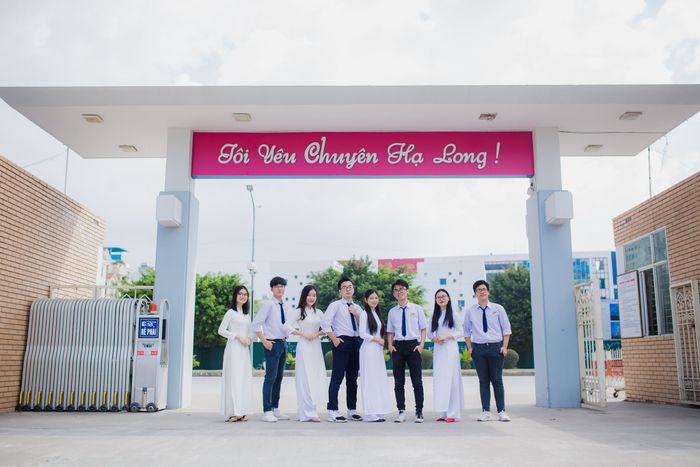Hình ảnh đầu tiên về Trường THPT chuyên Hạ Long - Nơi lưu giữ những khoảnh khắc tự hào của ngôi trường đào tạo nhân tài hàng đầu tỉnh Quảng Ninh.
