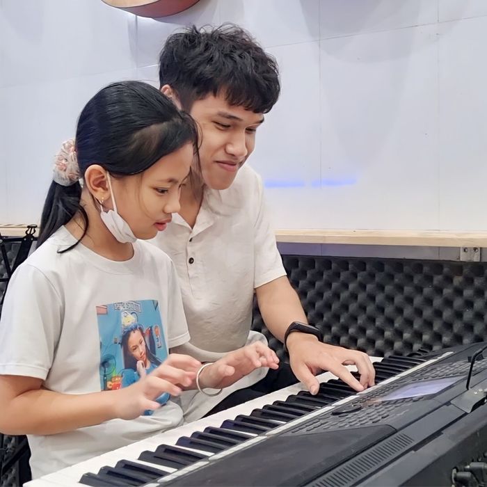 Khám phá Trung Tâm Âm Nhạc Phụng Minh Entertainment qua loạt ảnh chân thực - Nơi nghệ thuật và đam mê hòa quyện.