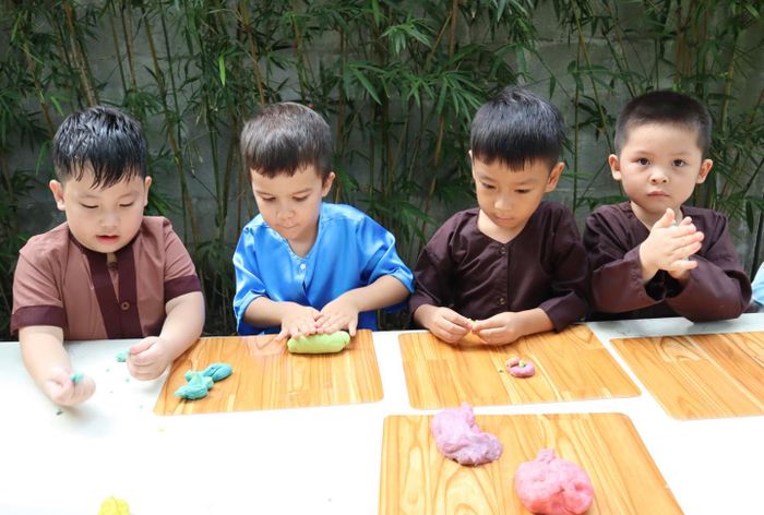 Khoảnh khắc học tập vui nhộn tại Trường mầm non Song ngữ DinoKinder