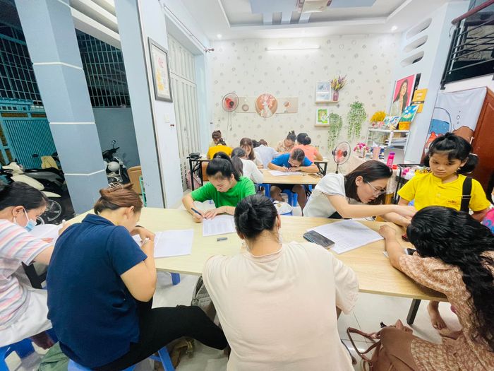 Hình ảnh 2 ghi lại không khí học tập đầy cảm hứng tại Lớp học kỹ năng BOBI
