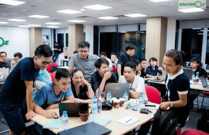 Hình ảnh học viên thực hành quảng cáo Facebook tại VietMoz