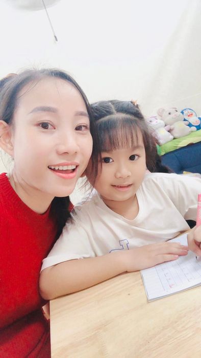 Hình ảnh 2 ghi lại khoảnh khắc học tập đầy cảm hứng tại Luyện chữ đẹp Nguyên Hoa
