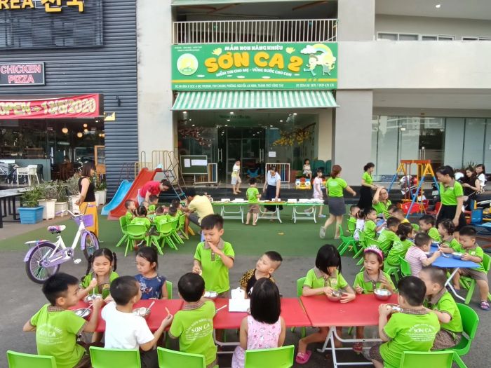 Khám phá thế giới học tập đầy màu sắc tại Mầm Non Năng Khiếu Sơn Ca qua những hình ảnh sinh động.