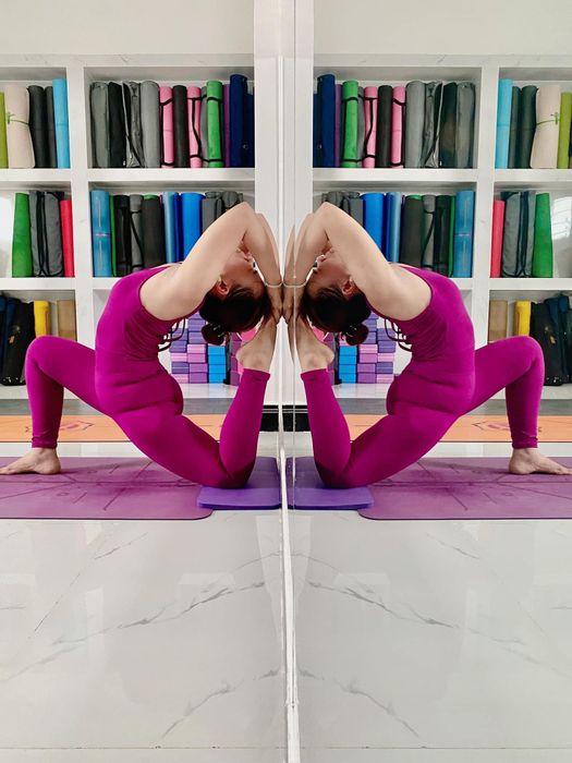 Học viên đang tập Yoga Bay tại Ananda Yoga