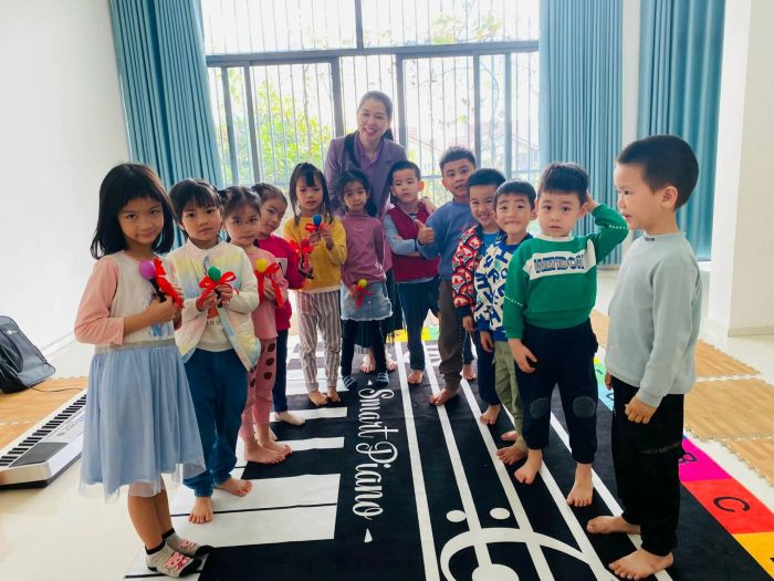 Học viên nhí hào hứng trong giờ học Piano tại Thương Thương
