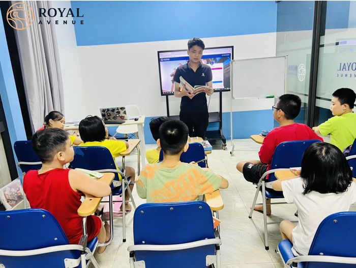 Hình ảnh ấn tượng về cơ sở vật chất hiện đại tại Trung tâm Anh Ngữ Hoàng Gia ROYAL AVENUE