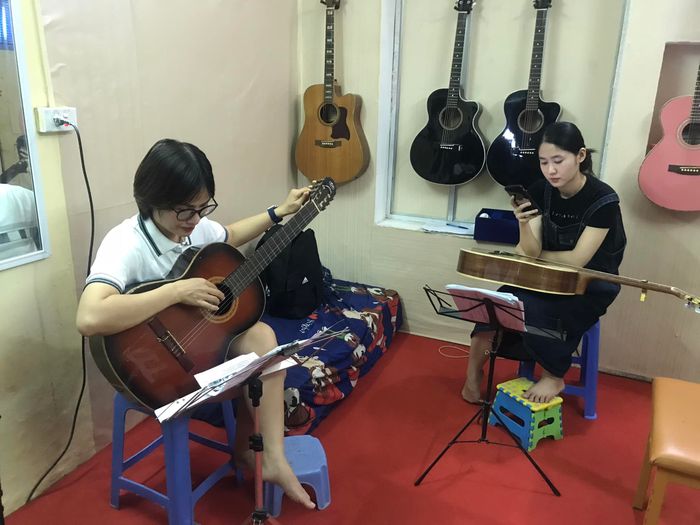Không gian học tập ấm cúng tại Guitar Trung Kiên