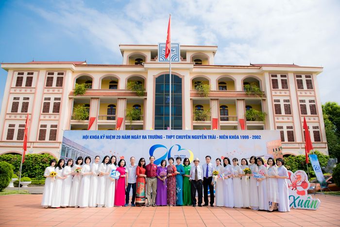 Ảnh minh họa: Tình thầy trò thiêng liêng
