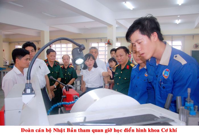 Hình ảnh khuôn viên xanh mát của Trường Cao Đẳng Nghề số 4 - không gian học tập lý tưởng