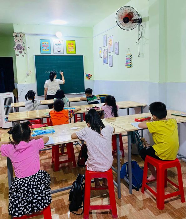 Hình ảnh 2 minh họa không gian học tập tại LUYỆN CHỮ ĐẸP BONKA - nơi những nét chữ trở thành kiệt tác