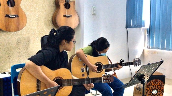 Hình ảnh học viên biểu diễn tại Music & Color