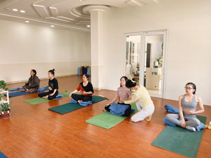 Buổi tập yoga giữa thiên nhiên tại Sivananda Yoga Đà Lạt - Ảnh 2