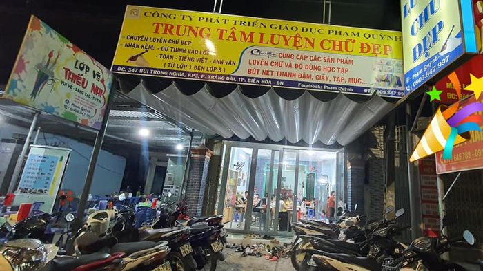 Hình ảnh ấn tượng từ Trung tâm luyện chữ đẹp Phạm Quỳnh - Nơi những nét chữ trở thành tác phẩm nghệ thuật.