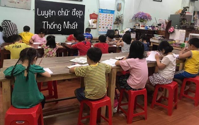 Hình ảnh 3 tại Luyện Chữ Đẹp Thống Nhất - Nơi những nét chữ trở thành kiệt tác dưới sự hướng dẫn tận tâm