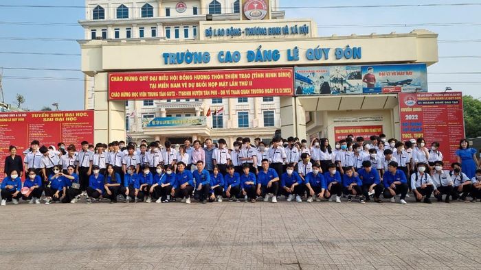 [Hình ảnh nổi bật] Trường Cao đẳng Lê Quý Đôn - Khuôn viên xanh mát với kiến trúc hiện đại, nơi truyền cảm hứng học tập cho hàng ngàn sinh viên đa ngành nghề.