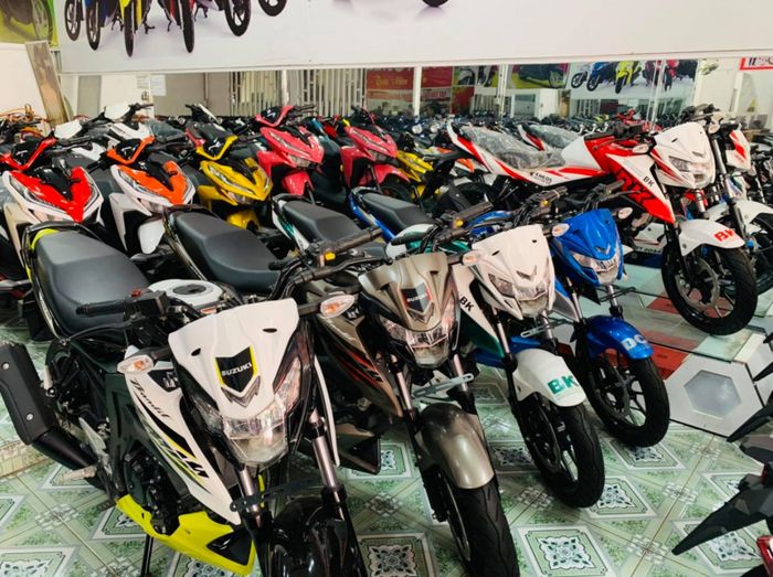 Showroom hiện đại của Xe Máy Hùng Anh
