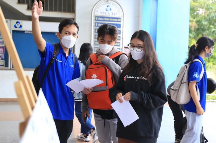 Hình ảnh khuôn viên hiện đại tại Cao đẳng Viễn Đông