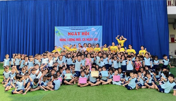 Khuôn viên xanh mát như công viên thu nhỏ tại Trường Mầm non Hoa Sen