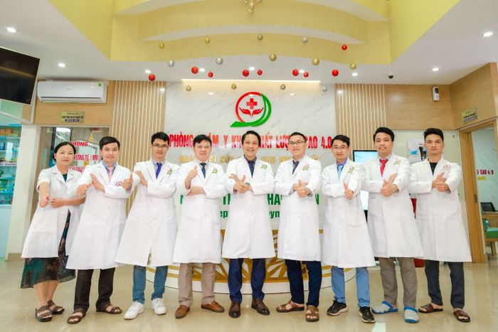 Hình ảnh đội ngũ y bác sĩ chuyên môn cao tại Phòng Khám 4.0+