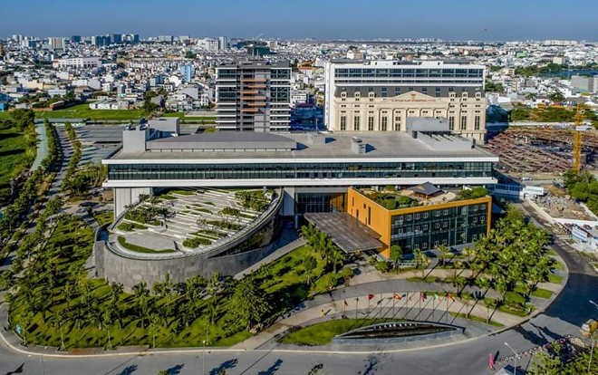 Hình ảnh khuôn viên hiện đại của Đại học Văn Lang