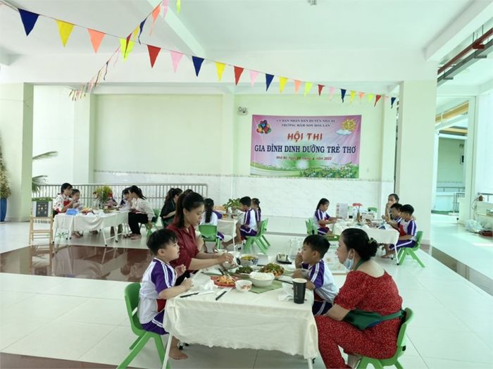 Hình ảnh ấn tượng về không gian học tập tràn đầy màu sắc tại Trường Mầm non Hoa Lan