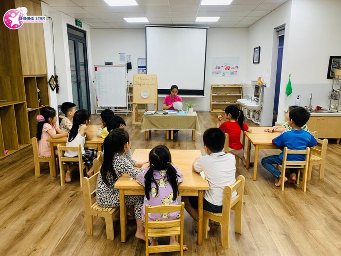 Ảnh 1: Shining Star - Khuôn viên xanh mát với kiến trúc hiện đại đầy ánh sáng