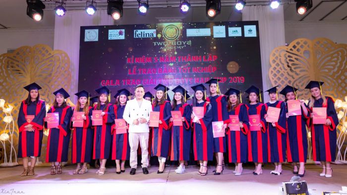 Hình ảnh thực tế lớp học nail chuyên nghiệp tại Two Boys Academy