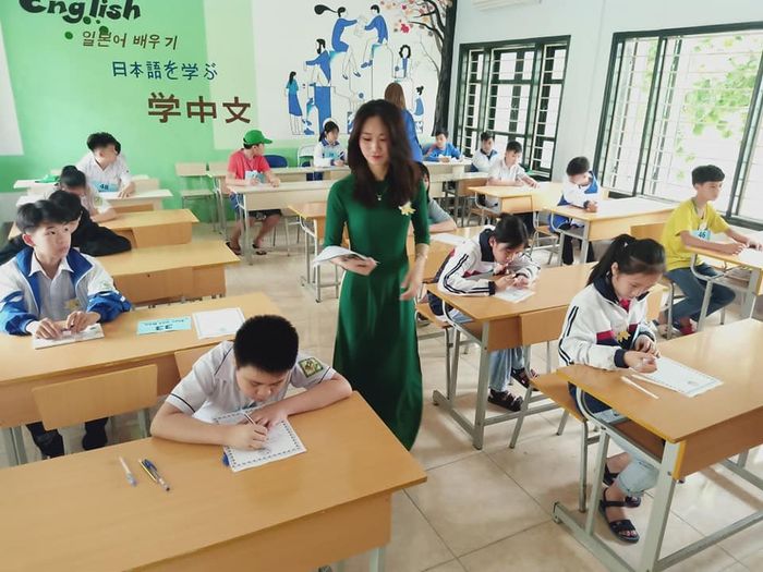 Không gian lớp học hiện đại với trang thiết bị giảng dạy tiên tiến