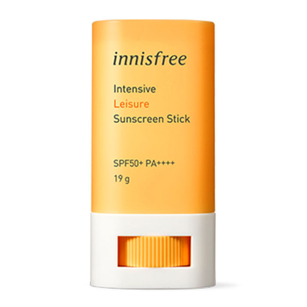 Innisfree Intensive Sun Stick - Ảnh 1: Thiết kế dạng thỏi sang trọng màu xanh lá đặc trưng, đầu lăn tiện lợi cho thao tác sử dụng nhanh chóng