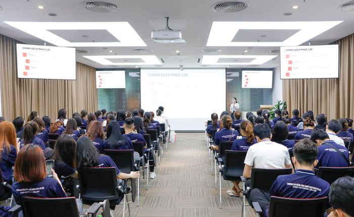 [Hình ảnh ấn tượng] Trường Cao đẳng Công nghệ Bách khoa Hà Nội - Khuôn viên xanh mát với lối kiến trúc hiện đại, nơi truyền cảm hứng sáng tạo cho sinh viên công nghệ.