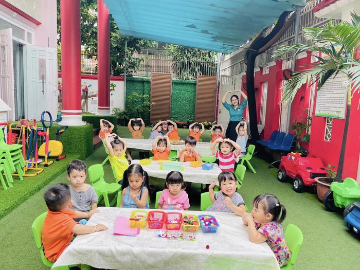Giờ học ngoại khóa đầy màu sắc tại Mầm non ADES