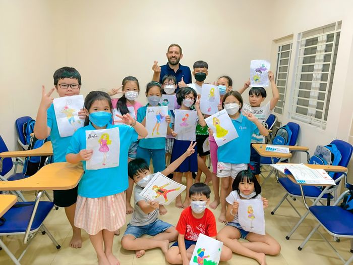 Lớp học vui nhộn đầy màu sắc tại Anna English For Kids