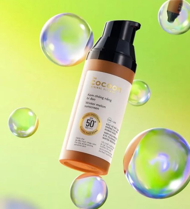 Hình ảnh minh họa kết cấu kem chống nắng Cocoon Bí Đao - dạng kem mịn màng, dễ tán đều, thẩm thấu nhanh không để lại vệt trắng hay cảm giác nhờn rít.