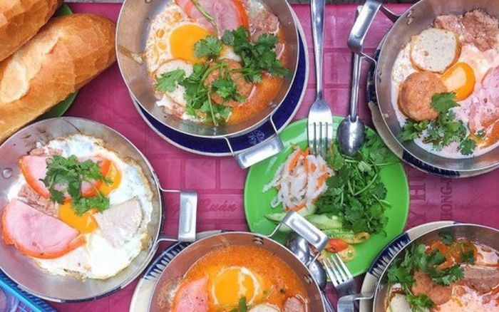 Hình ảnh bánh mì chảo đầy ắp tại Góc Bánh Mì Chảo