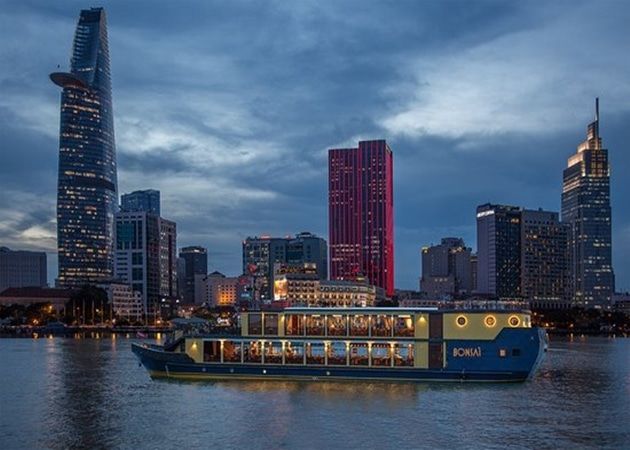 Bonsai Cruise là một trong những nhà hàng bên sông Sài Gòn được yêu thích nhất, thu hút đông đảo khách hàng trung thành bởi không gian tuyệt vời và dịch vụ xuất sắc.