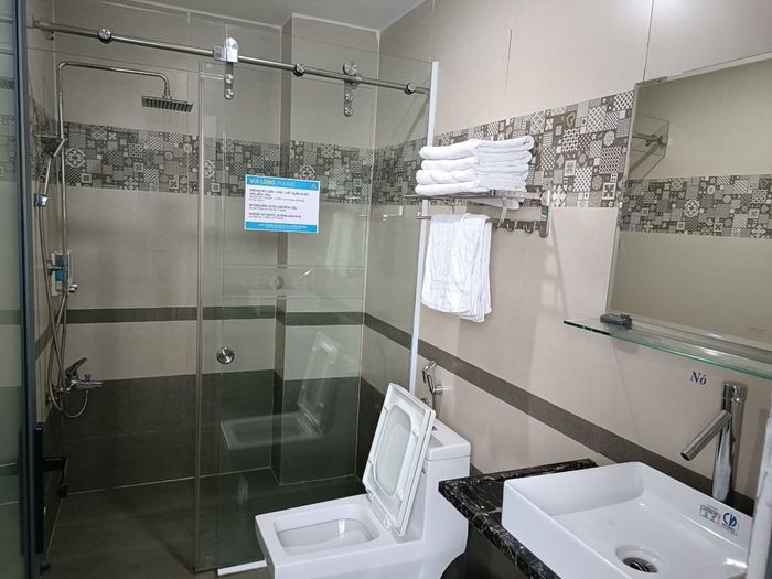 Tiện nghi hiện đại tại Khách sạn Quốc Huấn - Ảnh 2