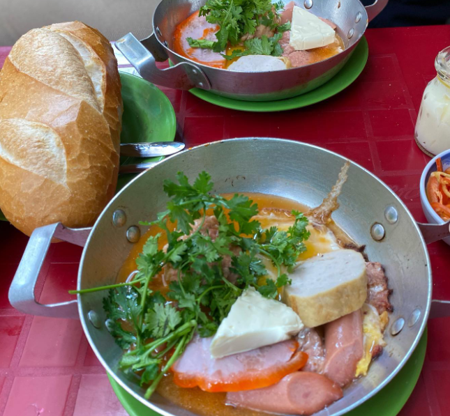 Tác phẩm nghệ thuật ẩm thực tại Xuân Lạc Bánh Mì Chảo