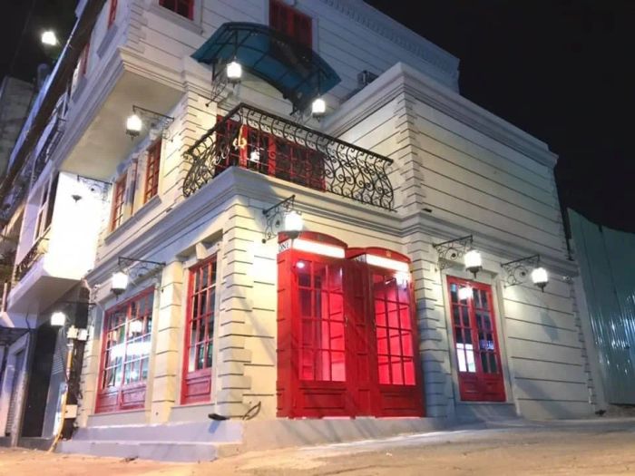 Lối vào bí mật ẩn sau những chiếc điện thoại cổ tại Telephone Bar