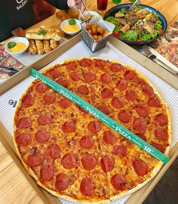 Hình ảnh pizza vàng ươm hấp dẫn tại The Pizza Company